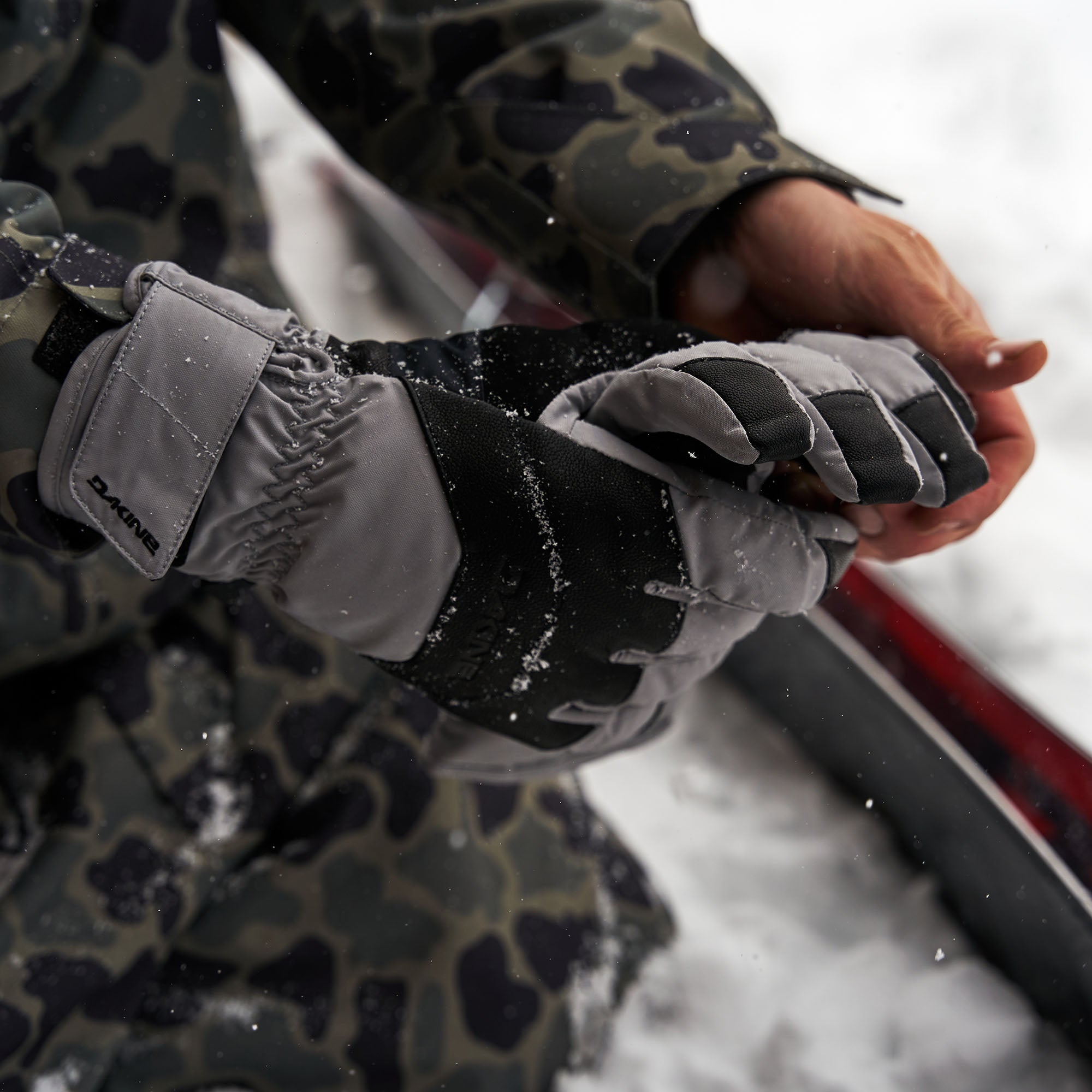 Camaro Short Gloves - Griffin - Image 4