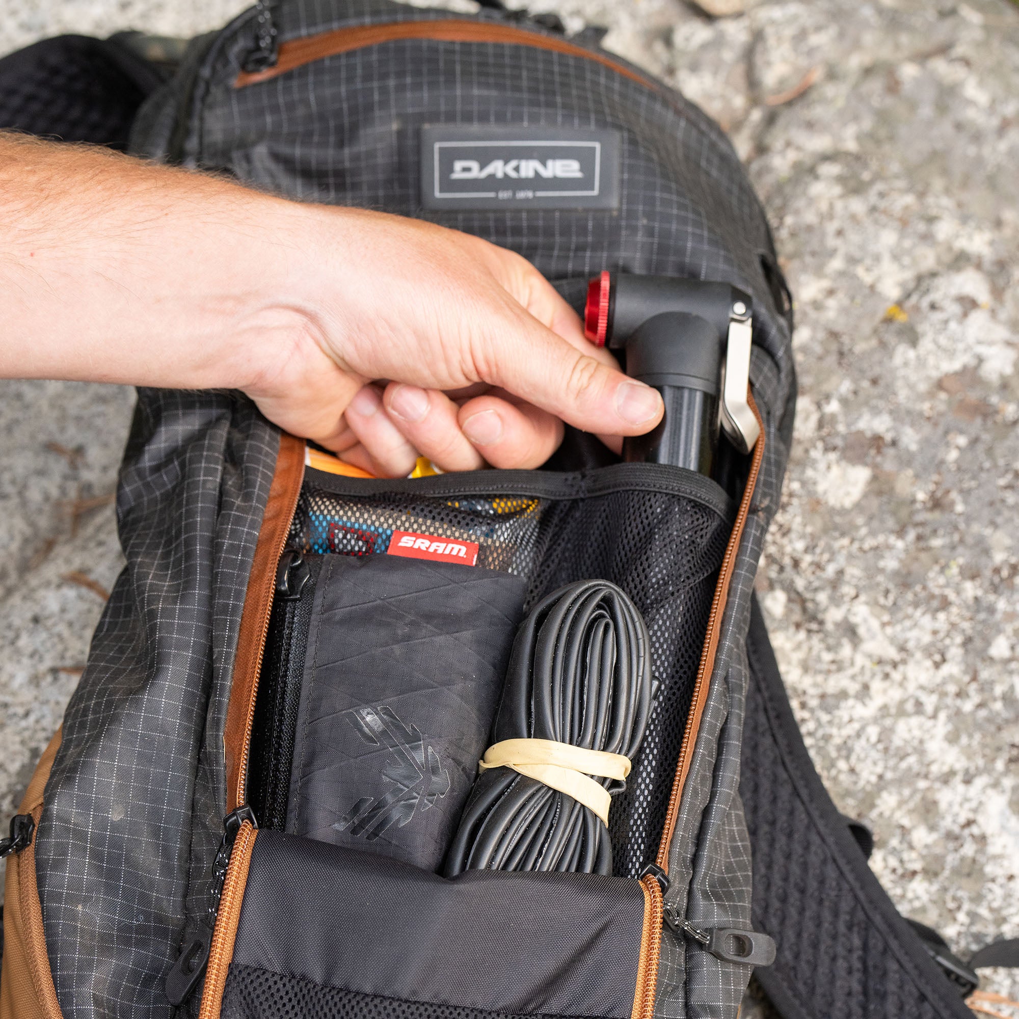 Seeker Backpack 10L - Black/Rubber - Image 2