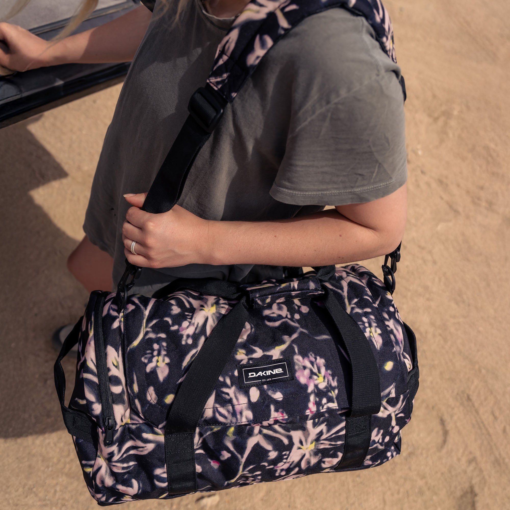 EQ Duffle 35L - Black - Image 6