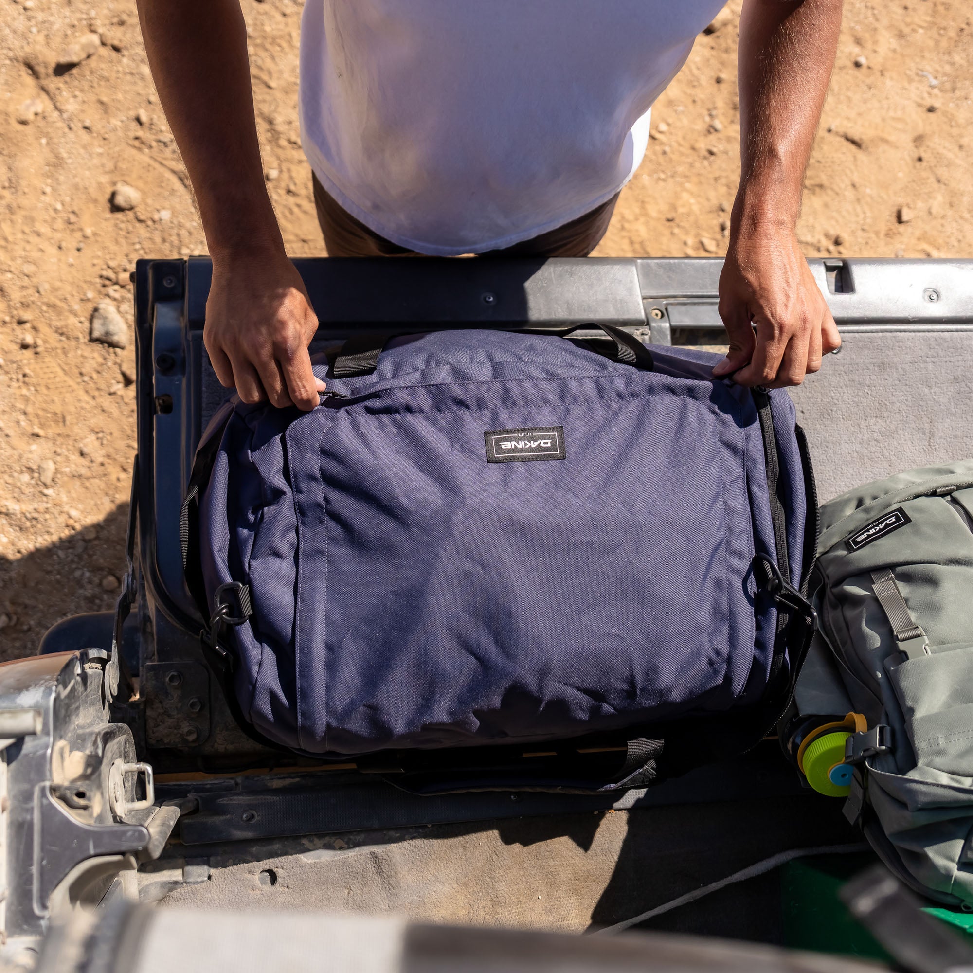 EQ Duffle 50L - Carbon - Image 6