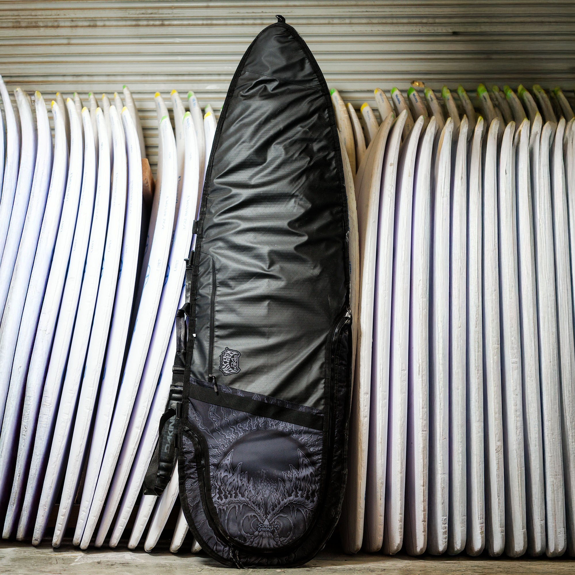 Daylight DLX Surfboard Bag Thruster X Mayhem - Mayhem Black - Image 3