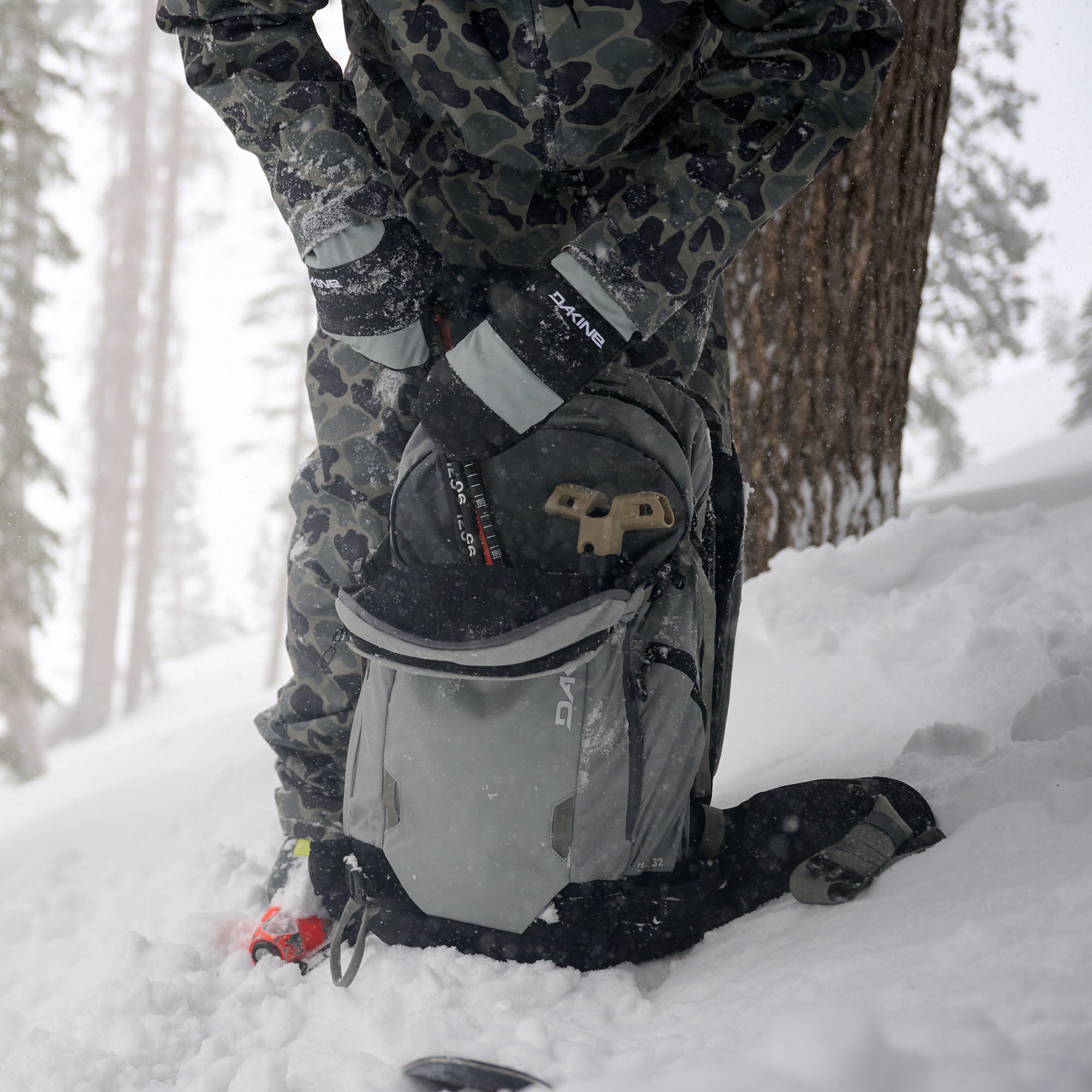 Poacher Backpack 32L - Griffin - Image 3