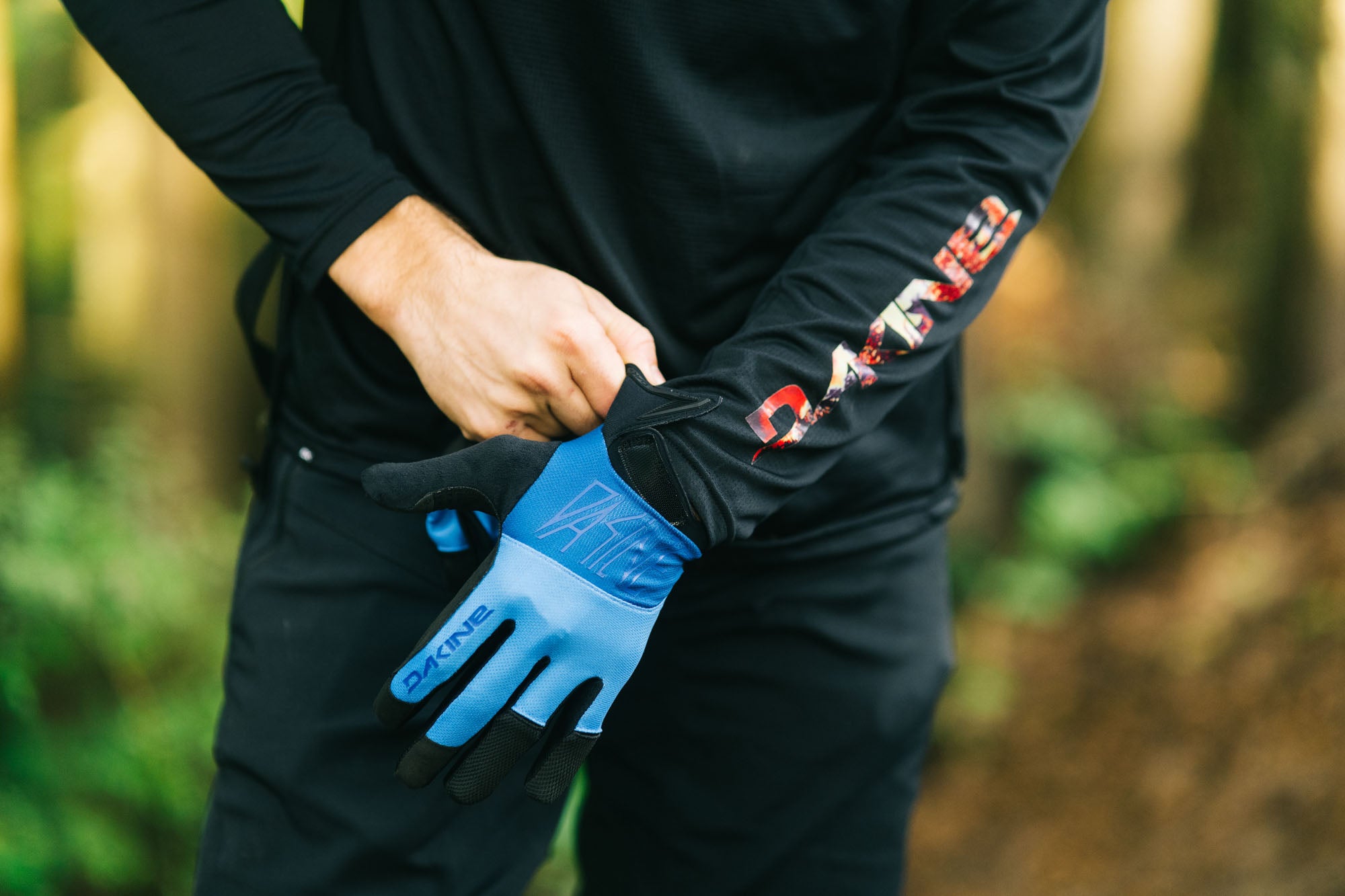Syncline Gel Gloves - Red Tide - Image 5