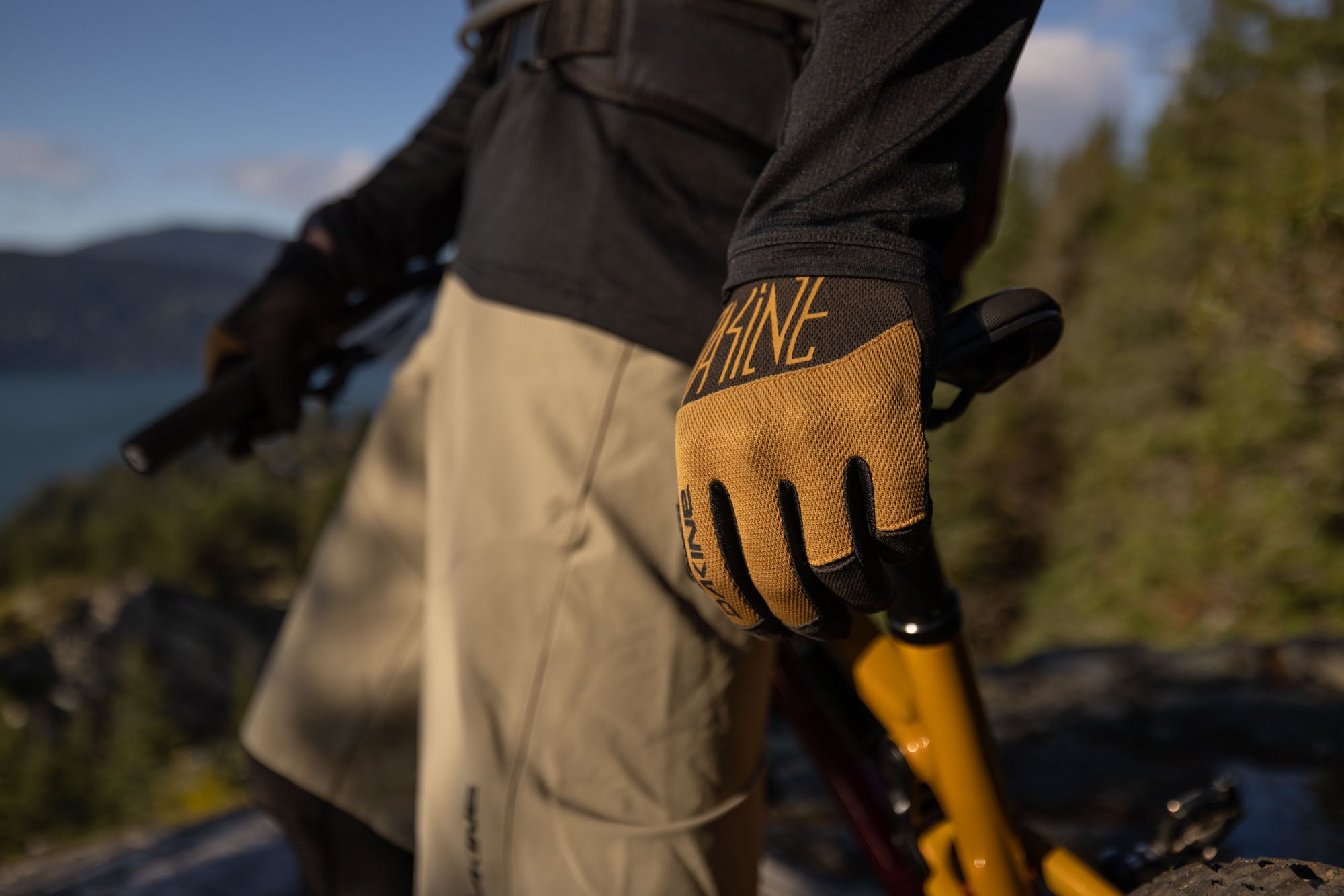Syncline Bike Glove - Image 17