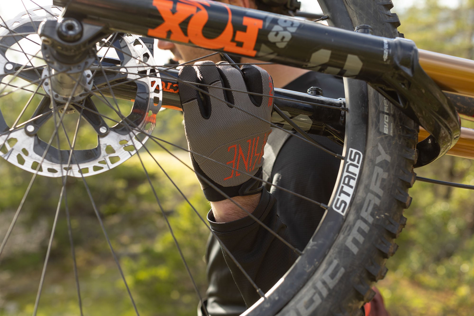 Syncline Bike Glove - Image 18