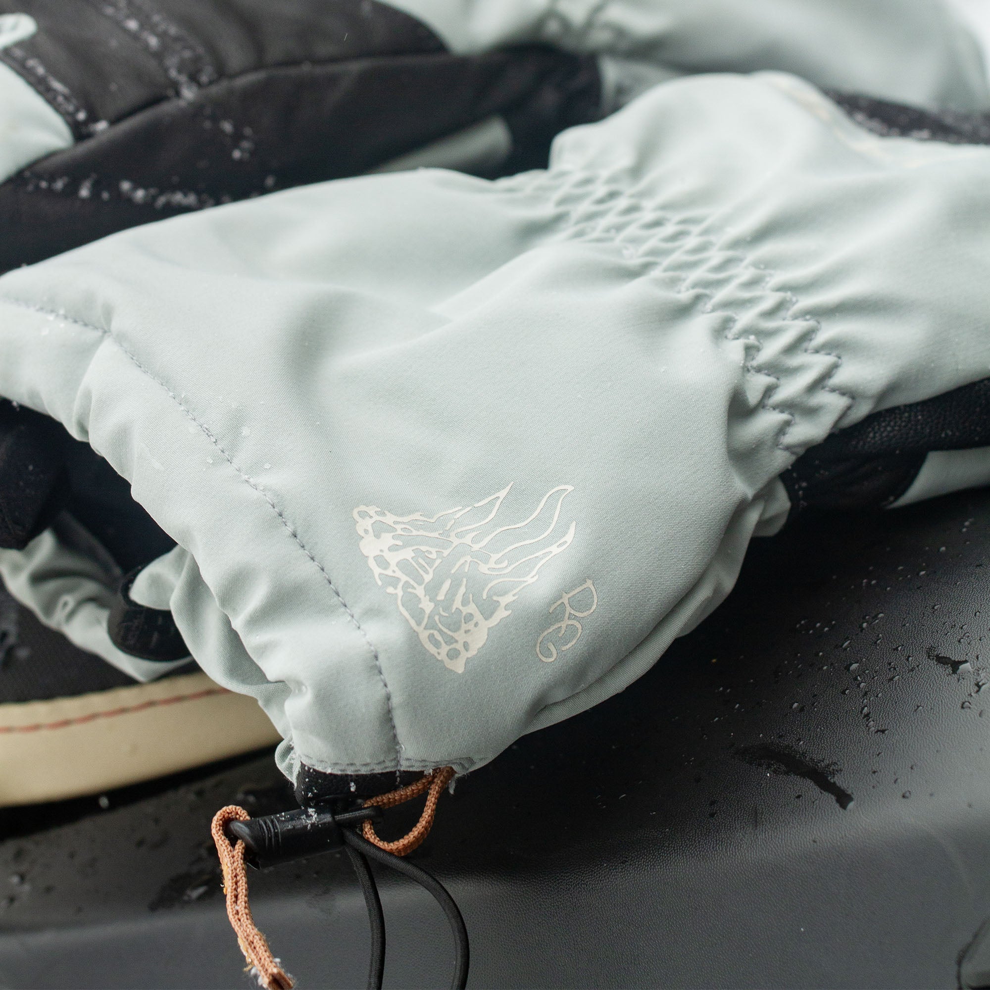 Team Excursion Gore-Tex Gloves - Red Gerard Griffin - Image 9