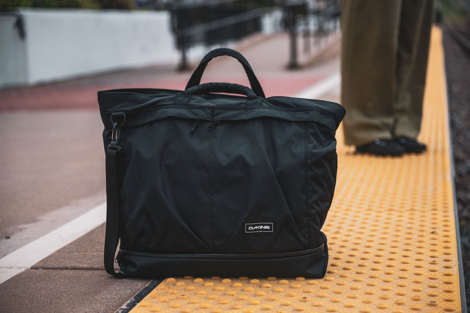 Verge Weekender Tote 34L - Black Ripstop - Image 3
